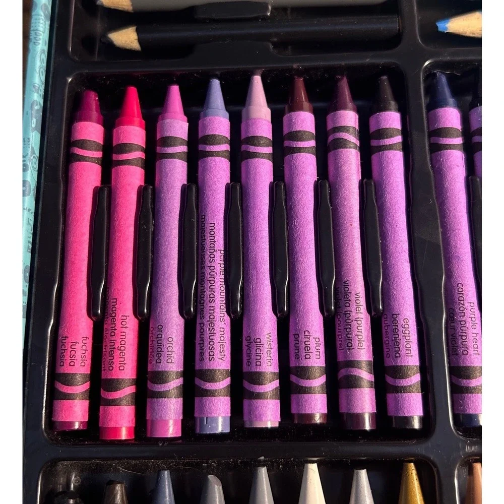 Crayola Minions 2015  markers color pencils 140pc Set art set retired color case